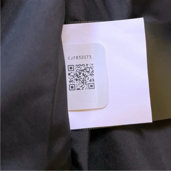 The North Face Women's Black Puffer Coat with Fur Hood - Picture 6 of 8